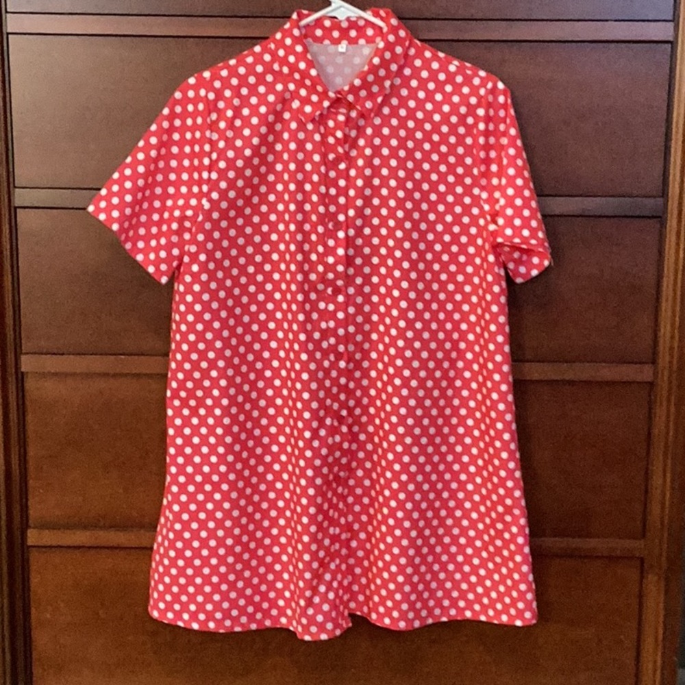 No name polka dot shirt.
